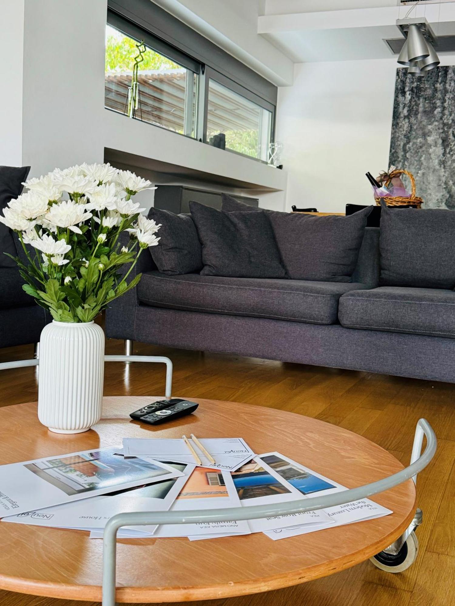 Elegant And Private Living By Neuvel Villa Athén Kültér fotó